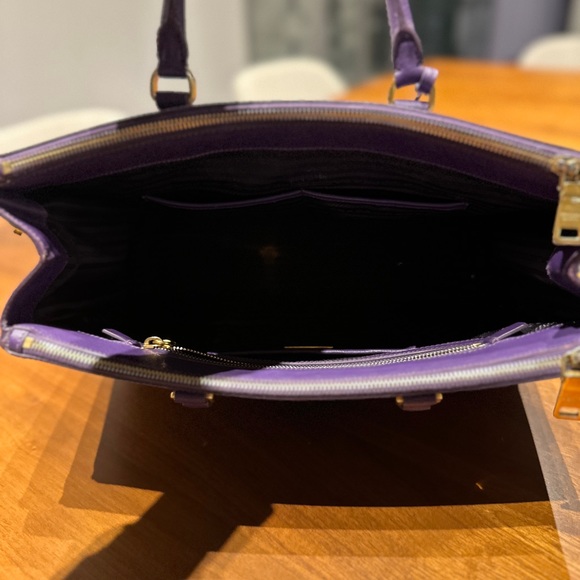 Prada bag! Authentic comes with papers! - Picture 9 of 11